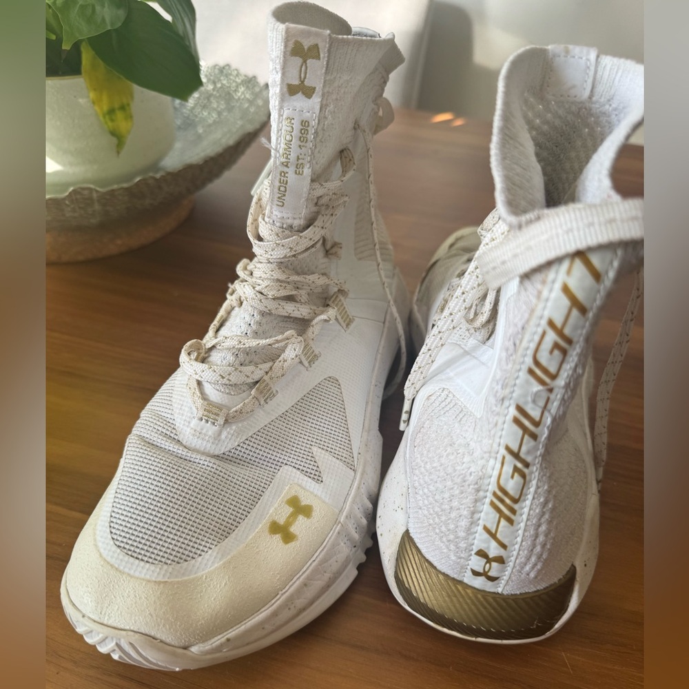 Under Armour Women's Highlight Ace Volleyball Shoe